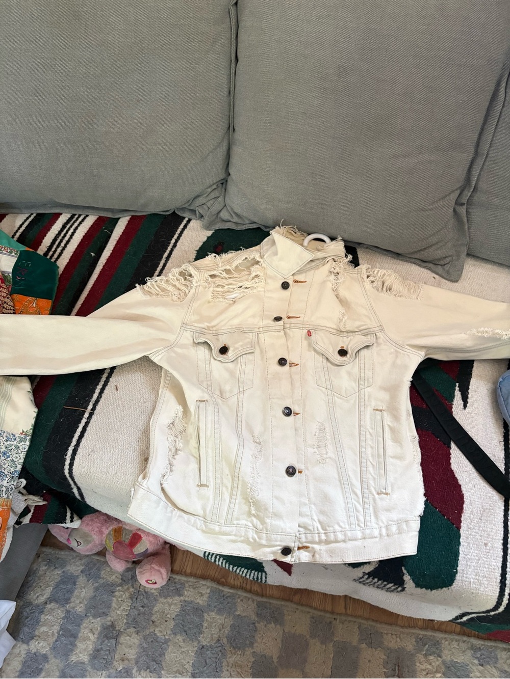 Levi’s Ex-Boyfriend Trucker Jacket in White/Cream — Women’s XL